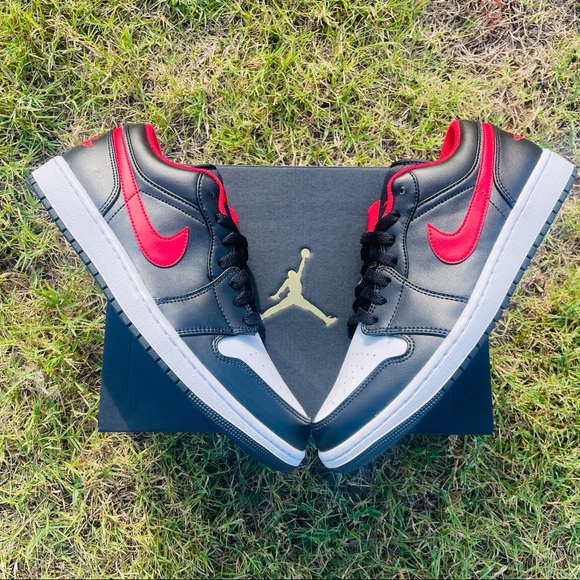 Air Jordan 1 Low - Picture 7 of 10